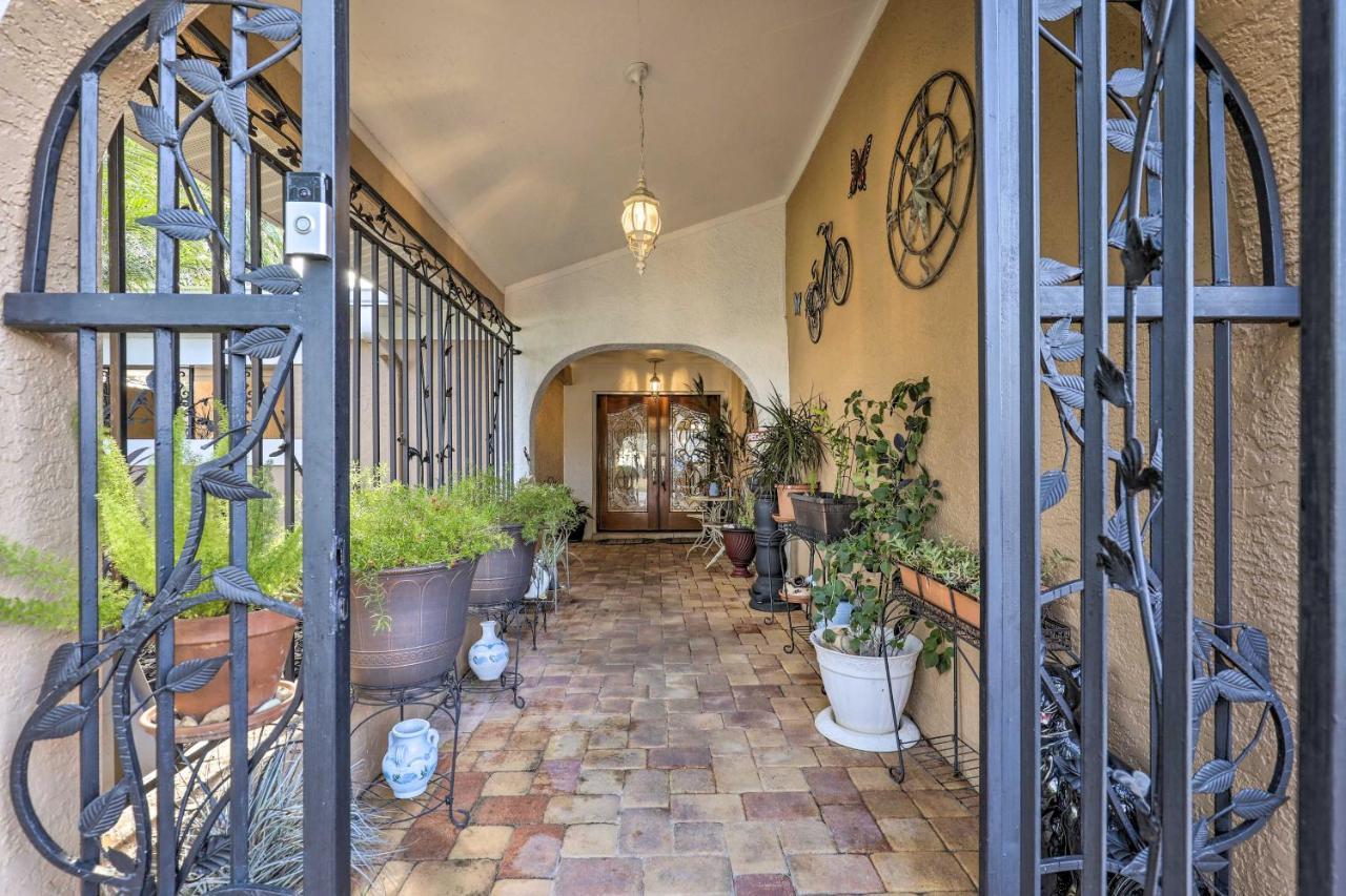 Cozy Home In Heart Of Tampa With Lanai And Pool! Exterior photo