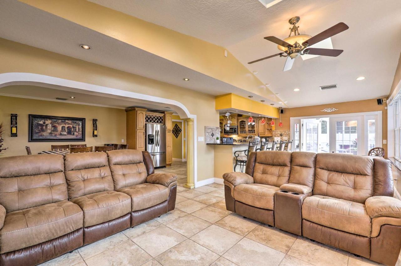 Cozy Home In Heart Of Tampa With Lanai And Pool! Exterior photo