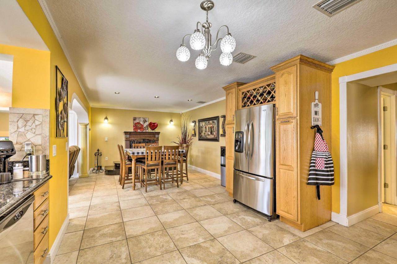 Cozy Home In Heart Of Tampa With Lanai And Pool! Exterior photo
