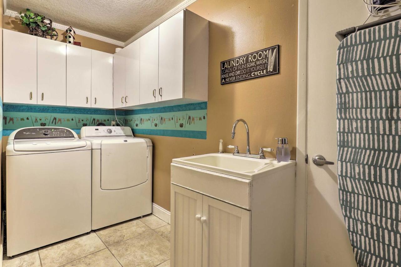 Cozy Home In Heart Of Tampa With Lanai And Pool! Exterior photo