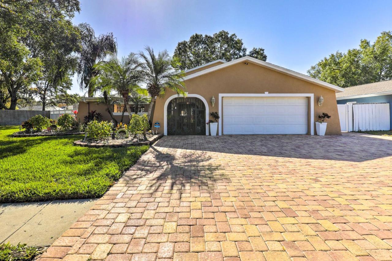 Cozy Home In Heart Of Tampa With Lanai And Pool! Exterior photo